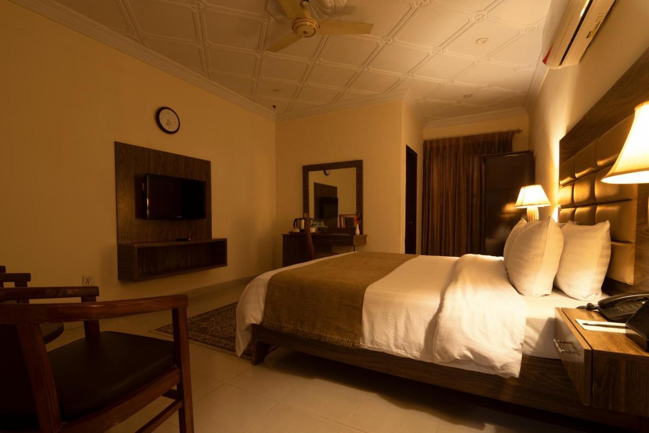Hotel One Lalazar Multan Exterior foto
