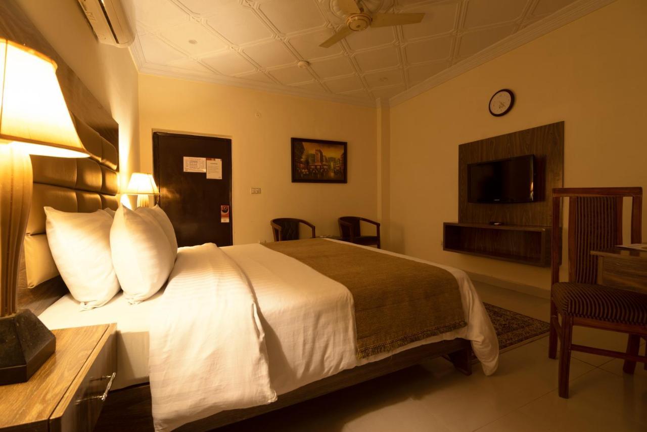 Hotel One Lalazar Multan Exterior foto