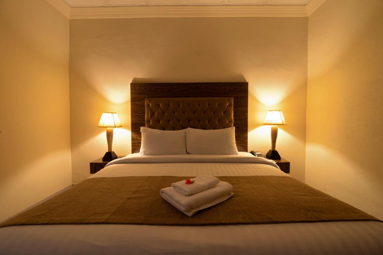 Hotel One Lalazar Multan Exterior foto