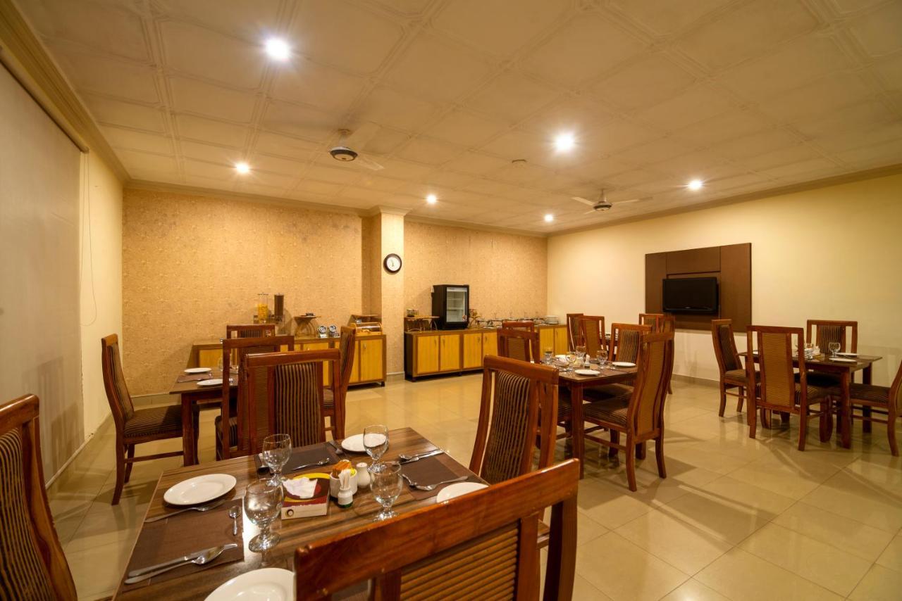 Hotel One Lalazar Multan Exterior foto